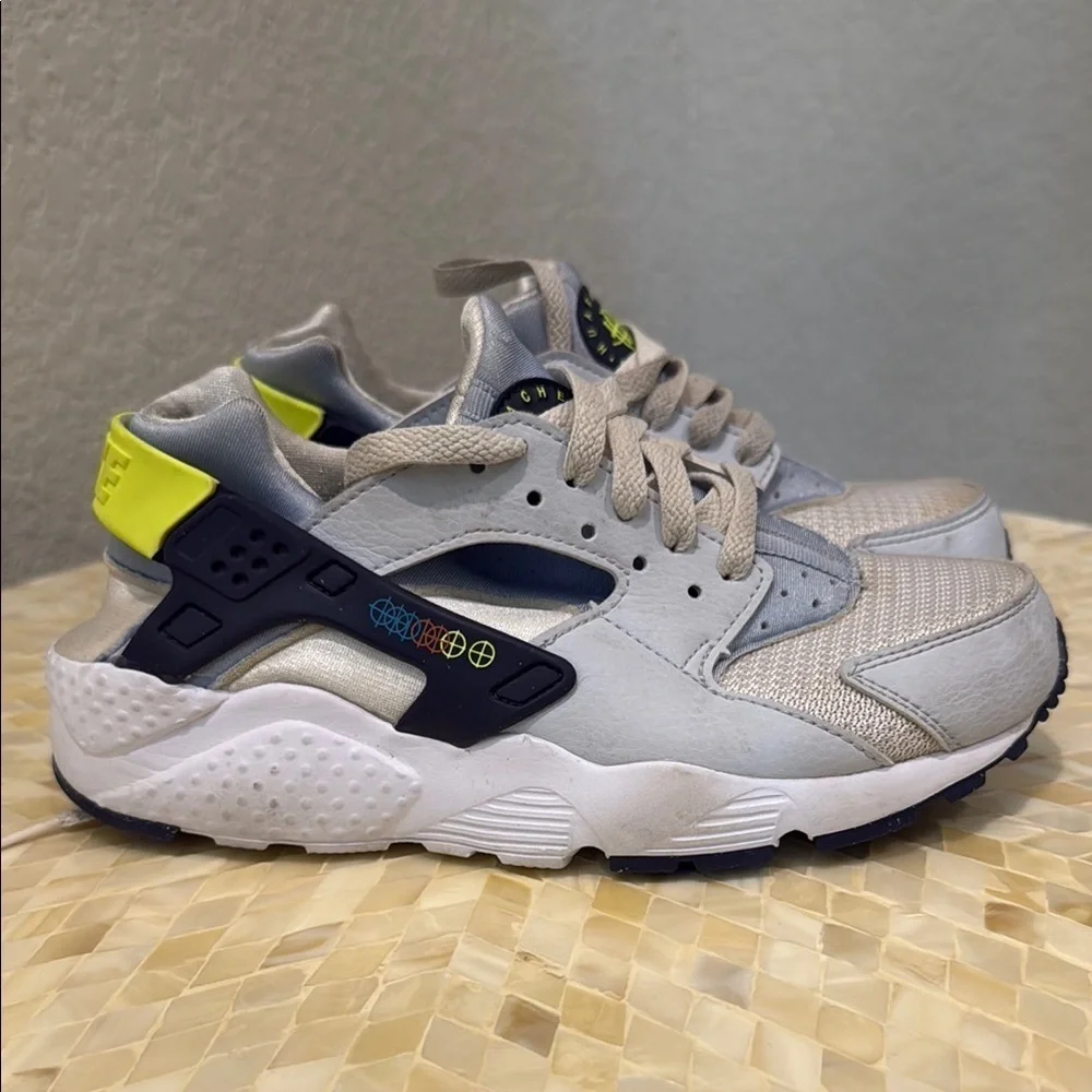 Nike Hurrache Kids Nike Sneakers - Gray and Neon